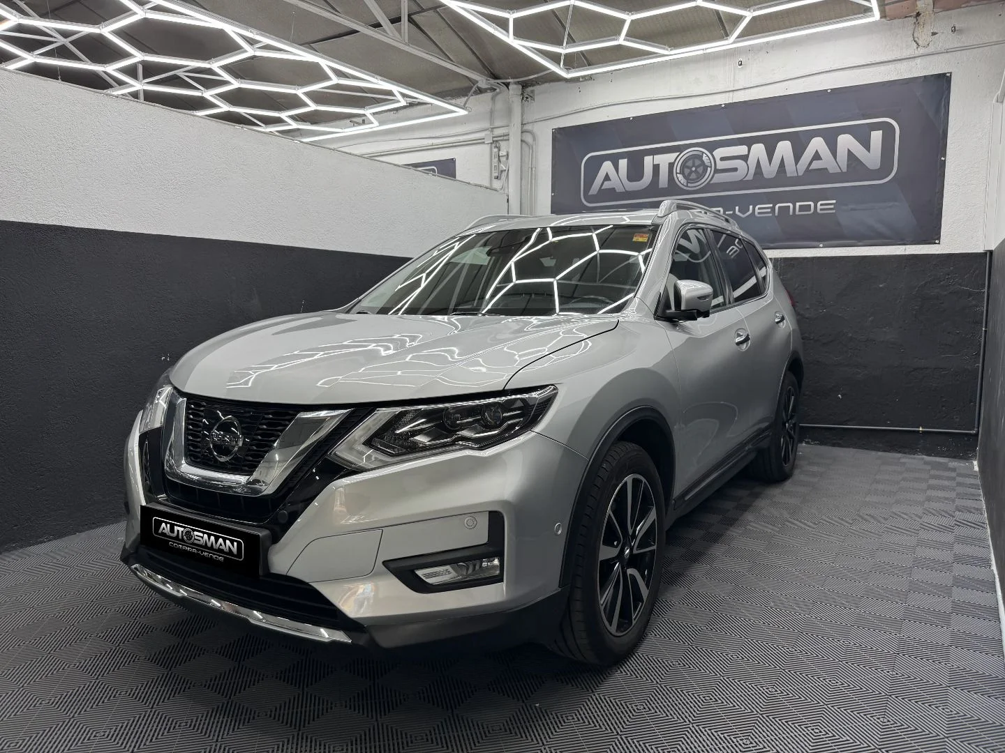 NISSAN X-TRAIL 7 Pl. dCi 130 CV Xtronic TEKNA 2018 Diésel Gris - Vista lateral